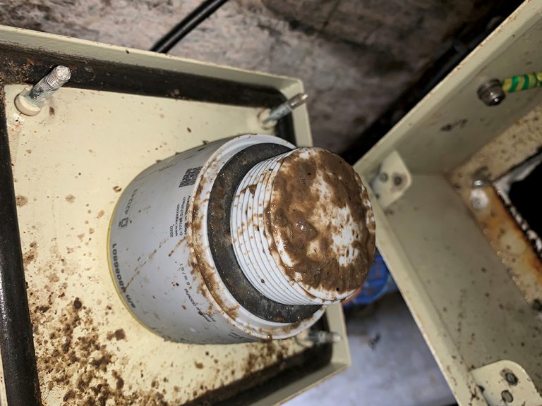 Improving control and yield in gravity thickeners