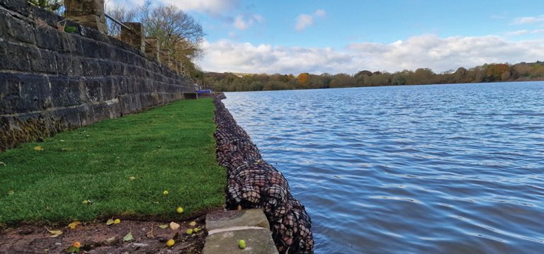 Reservoir wall rebuilt with nature-friendly rock bags